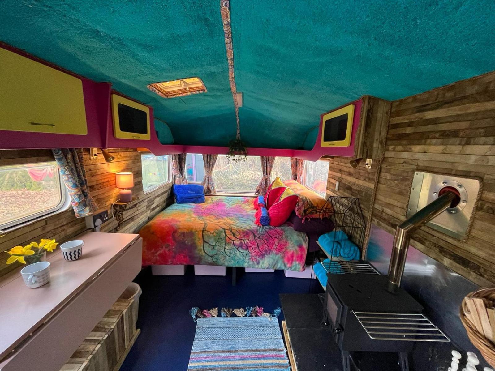 Budget Stay, In Lovely Private Setting With Rustic Charm, Log Burner, Fire Pit, Campers Kitchen & Eco Loo No Bedding Supplied Narberth Dış mekan fotoğraf